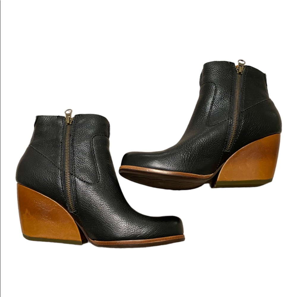 Kork-Ease Black Zipper Booties NWOT
